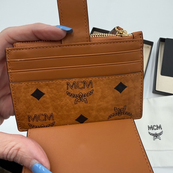 MCM Patricia Visetos Card Case in cognac. NWT. Full Inclusion - Picture 5 of 5